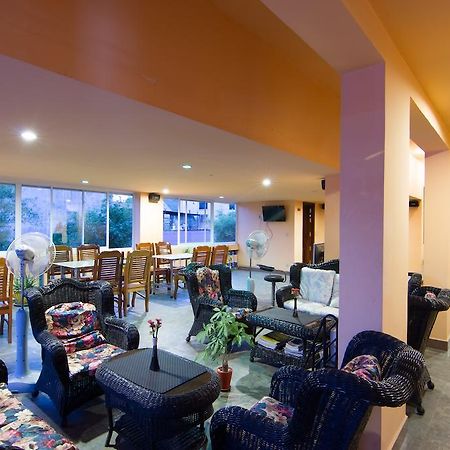 G Eleven Hotel Phnom Penh Bagian luar foto
