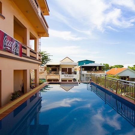 G Eleven Hotel Phnom Penh Bagian luar foto
