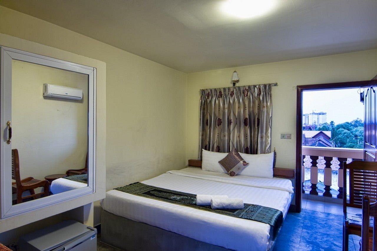 G Eleven Hotel Phnom Penh Bagian luar foto