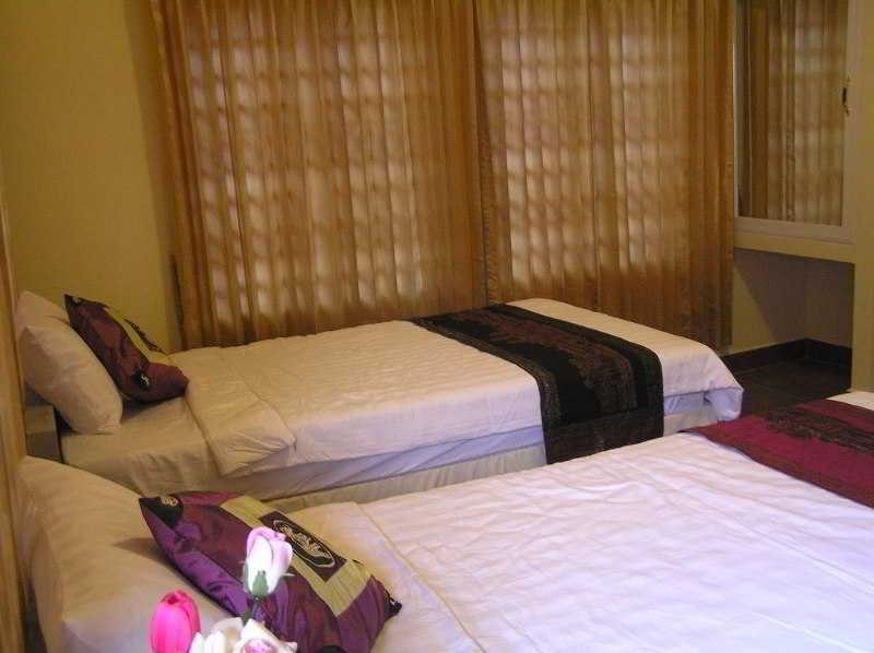 G Eleven Hotel Phnom Penh Bagian luar foto