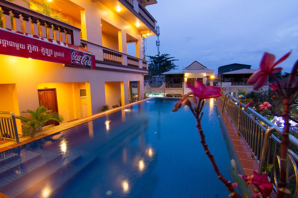 G Eleven Hotel Phnom Penh Bagian luar foto