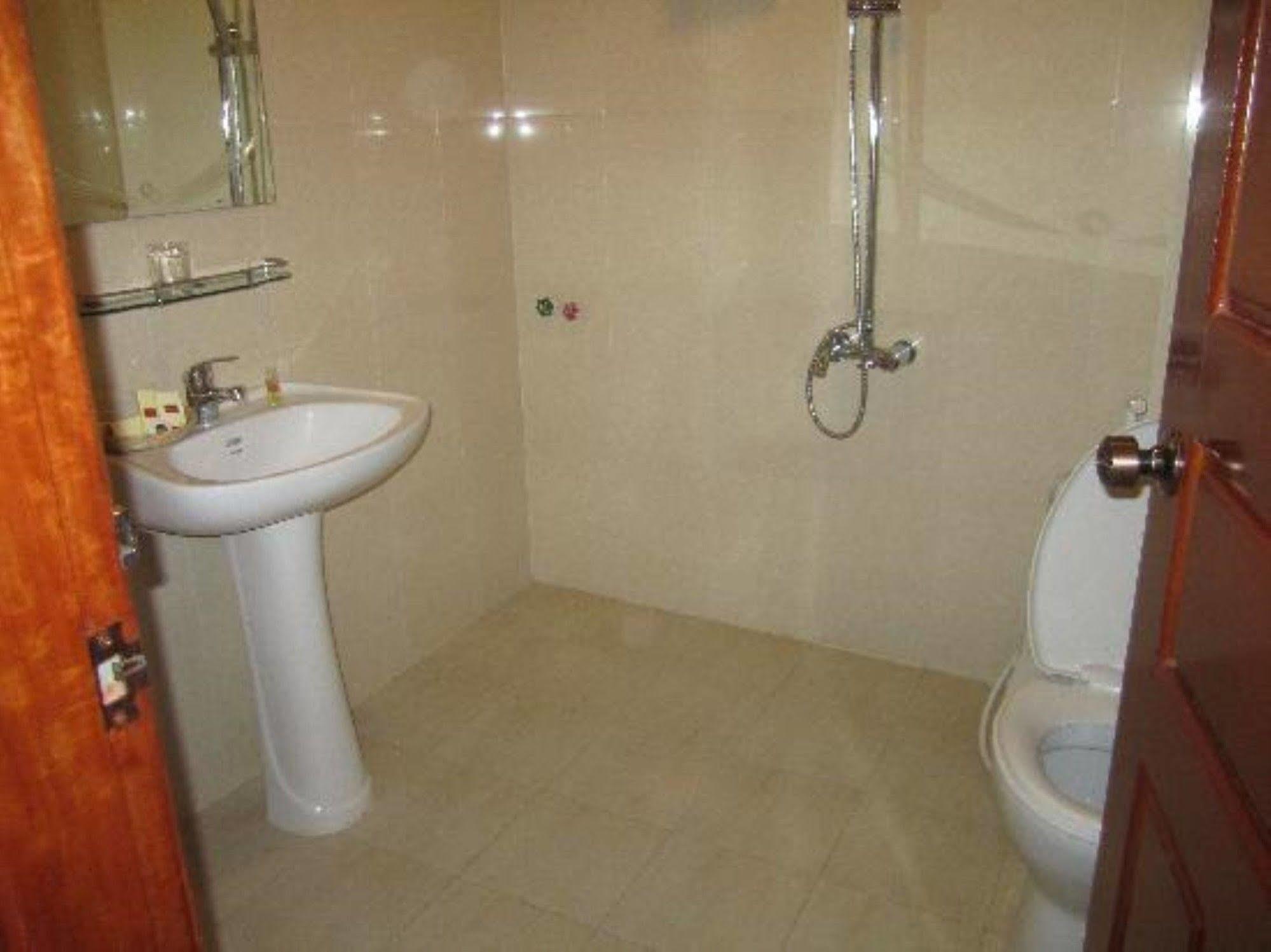 G Eleven Hotel Phnom Penh Bagian luar foto
