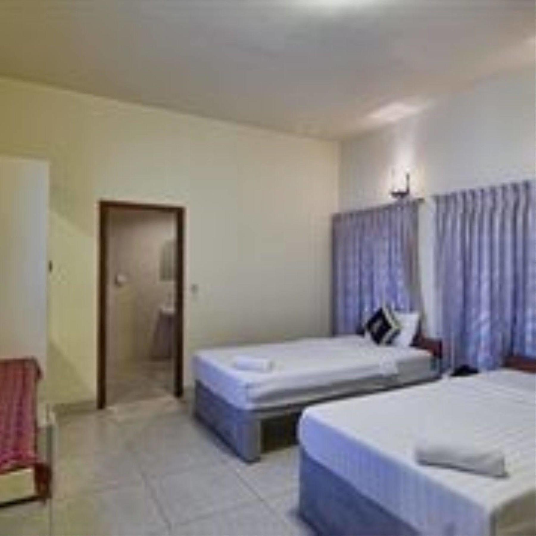 G Eleven Hotel Phnom Penh Bagian luar foto