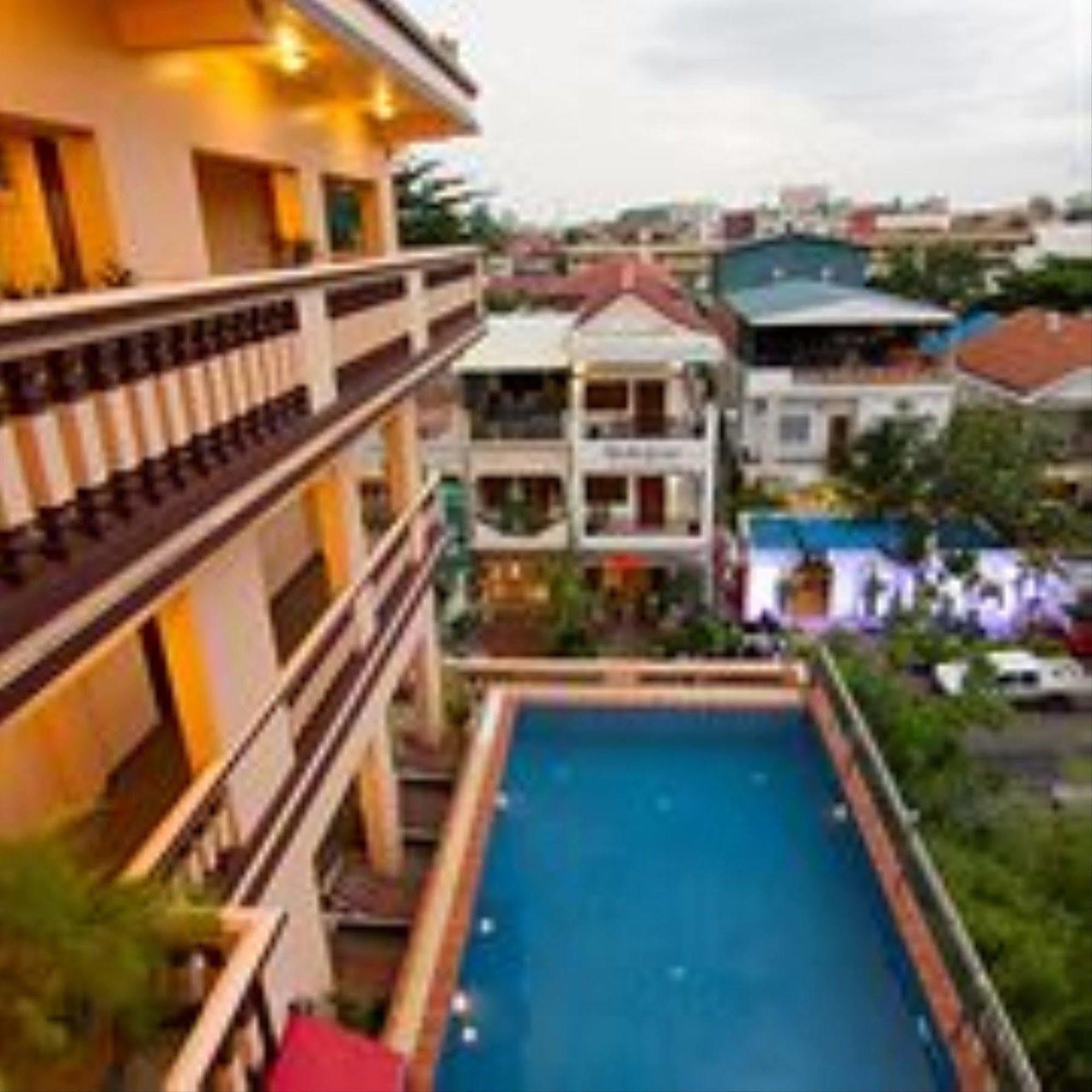 G Eleven Hotel Phnom Penh Bagian luar foto