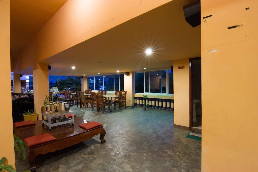 G Eleven Hotel Phnom Penh Bagian luar foto