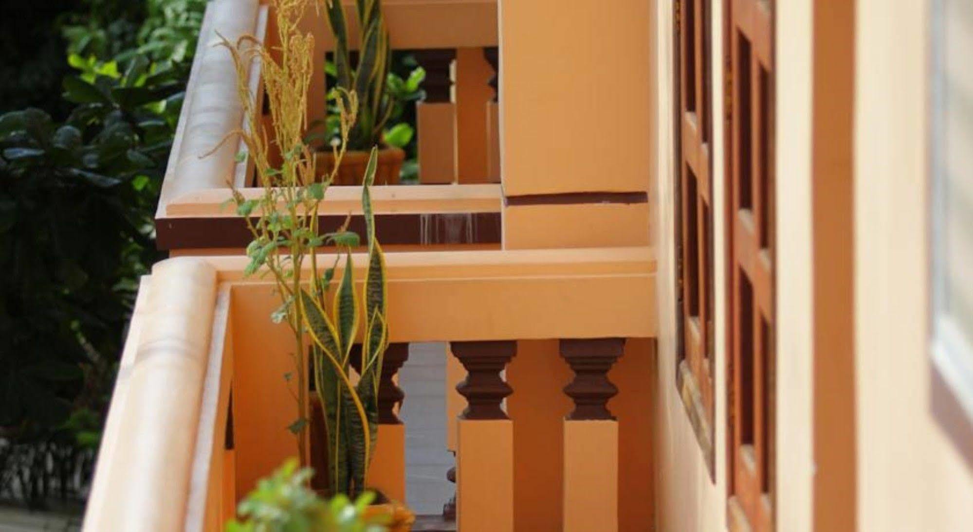 G Eleven Hotel Phnom Penh Bagian luar foto